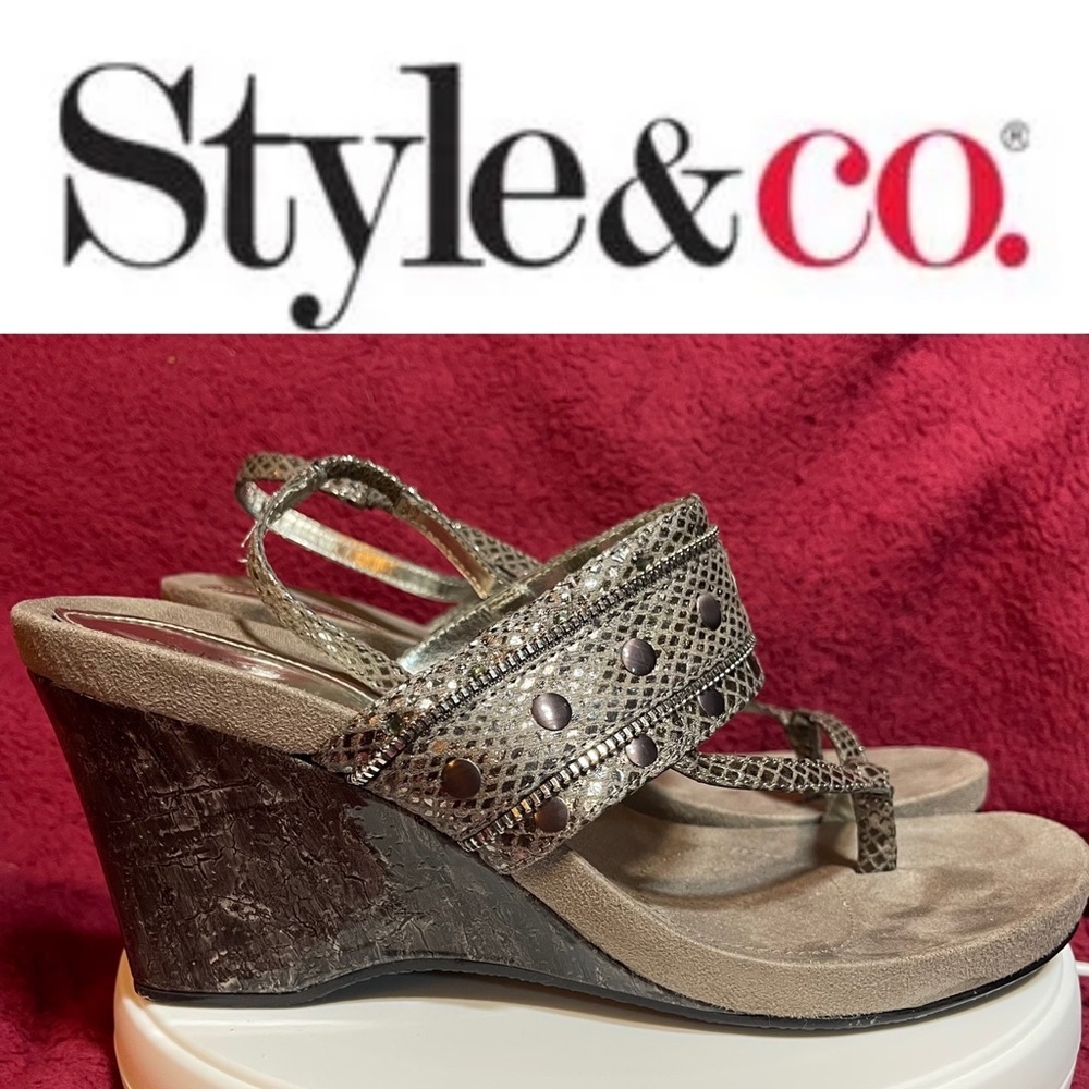 Style & Co. Women's Textured Pewter Colored Toe Ring Wedges With A Tan Insole.